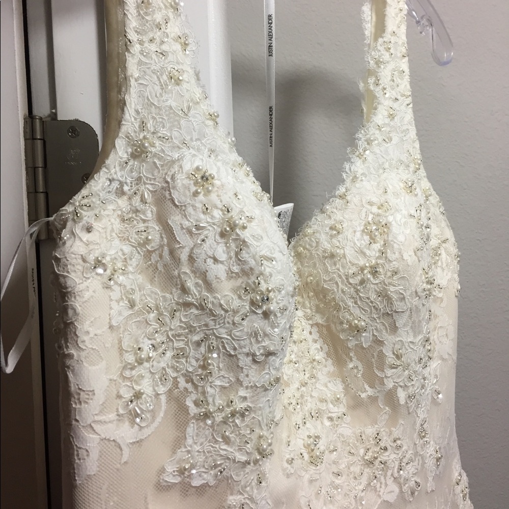 Justin Alexander wedding dress - never worn